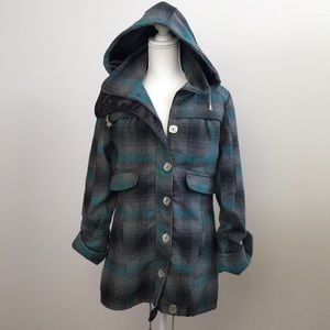 Hooded women’s jacket. Plaid. From buckle.